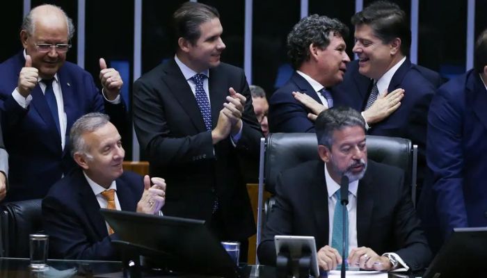 Câmara aprova reforma tributária em segundo turno